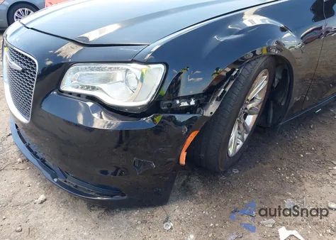 2015 Chrysler 300C z USA, uszkodzony, nr VIN 2C3CCAEG4FH842008